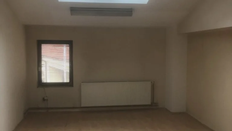 Ponúkam na prenájom kancelársky priestor v Trenčíne.