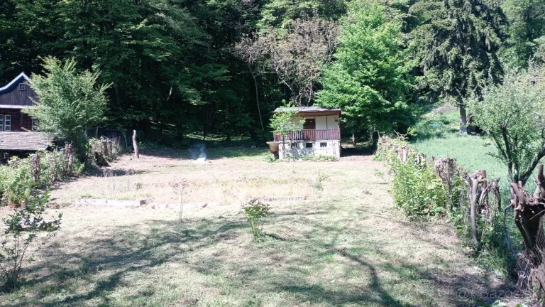 Prenajmeme slnečnú záhradu s CHATKOU pri lese v BA-Dubravke