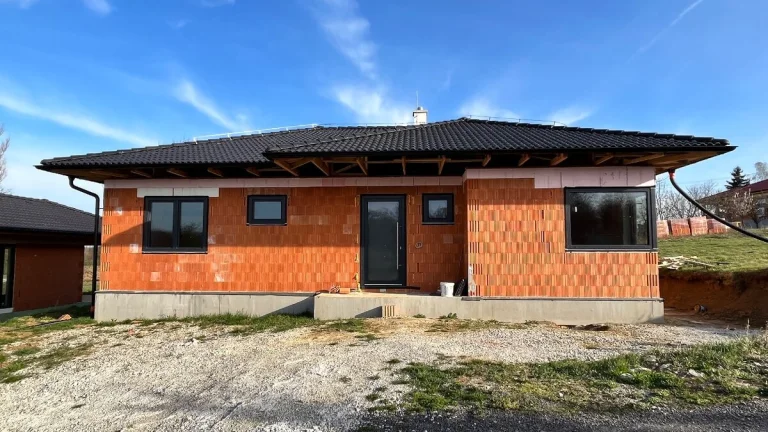 Novostavba RD, na súkromenj ulici v obci Veľký Lapáš