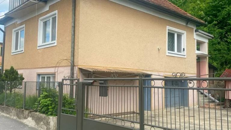 Rodinný dom s jedinečnou atmosférou pod lesom-Nitrica