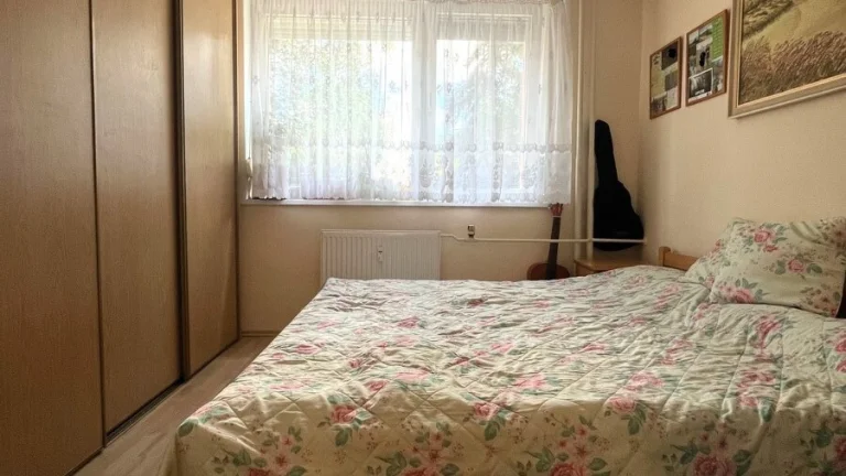 Pekný, slnečný 3 izbový byt s balkónom, Vojenská ul,, Levice