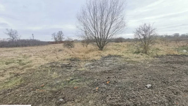 Ponúkame na predaj stavebný pozemok v Úľanoch nad Žitavou