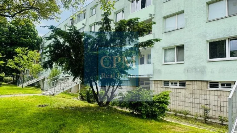 Ponúkame na predaj 1-izbový byt na Važskej ulici vo Vrakuni