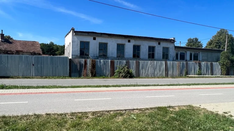 Predaj-veľkometrážne garáže, 382 m2, poz. 882 m2, V. Šariš