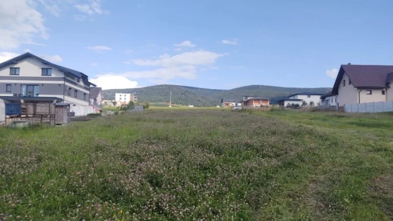 Pozemok pre rodinné domy, Lokca