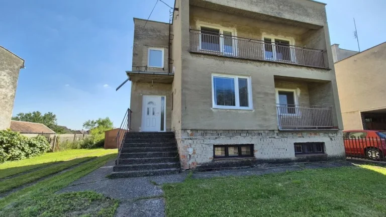 Predaj 5-izbového poschodového RD s výhľadom na jazero, 7,5