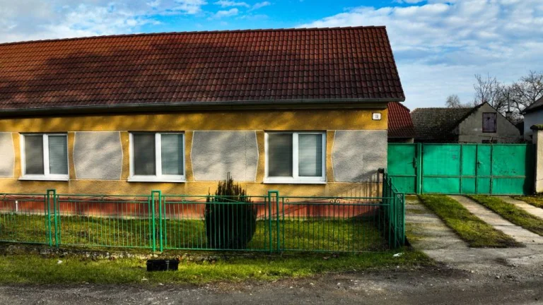 Rodinný dom s veľkým pozemkom 3.933m2 - bývanie alebo invest
