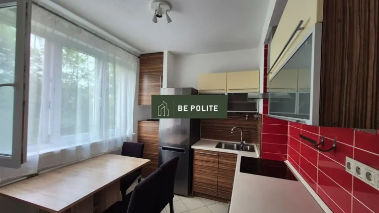 Prenájom 3-izbový byt, 62 m2, loggia, výborná lokalita, Levi