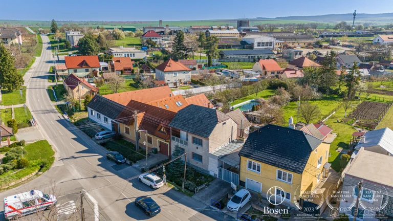 BOSEN | Rodinný dom s veľkým pozemkom, Petrova Ves