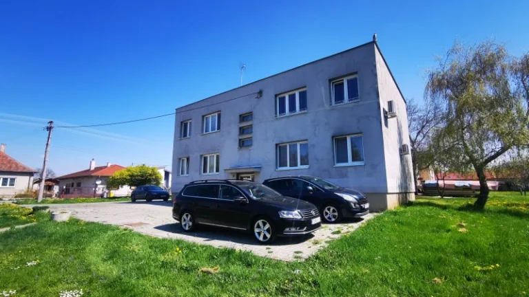 41170-Zrekonštruovaný 2,5 izbový byt Tvrdomestice, 54 m2