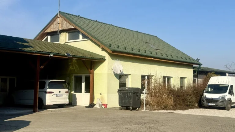 OBCHODNÝ PRIESTOR, UL. OSLOBODITEĽOV, KOŠICE IV - BARCA