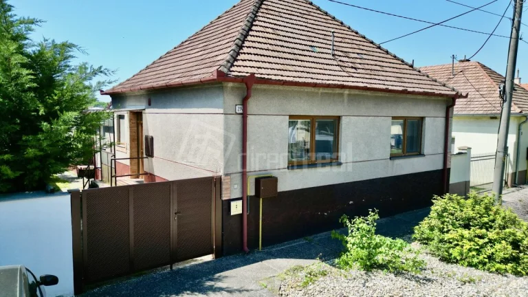 Čiastočne zrekonštruovaný dom so záhradou až 650 m2…