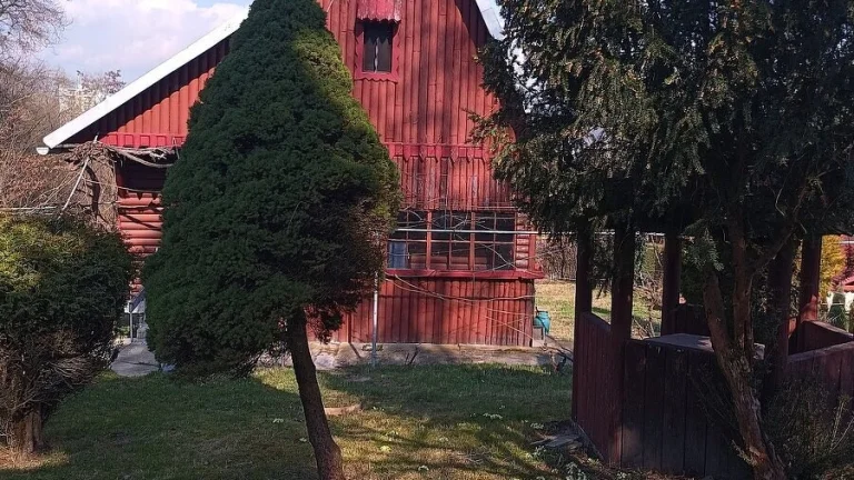 Chata u přehrady Zvolen- celoroční bydlení po rekonstrukci