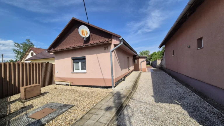 Na predaj 3 izbový dom v Šuranoch na 6 árovom pozemku