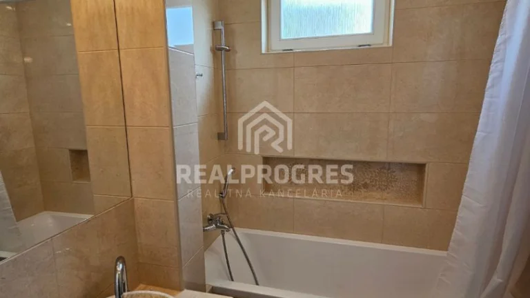 Prenájom 3izbový byt na Zobore s klímou + loggia a bezproblé