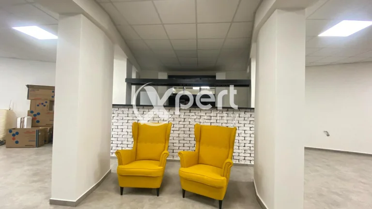 Na prenájom väčší obchodný priestor 230 m² v suteréne v širš