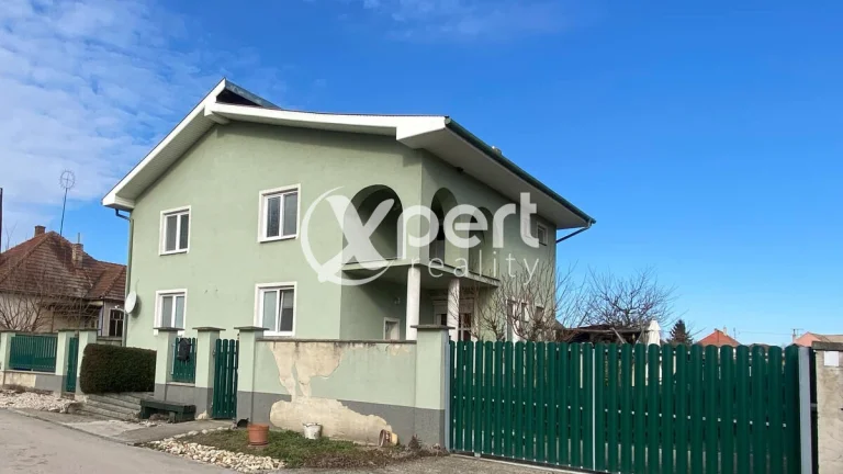 ZĽAVA Na predaj 5 izbový rodinný dom s garážou s pozemk