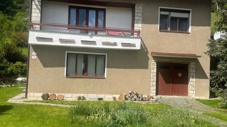 Rodinný dom v Dolnom Kubíne s klavírom (13. jún – 26. júl)