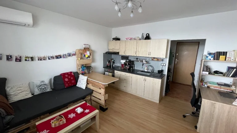Prenájom klimatizovanej dvojgarzónky v centre Petržalky.