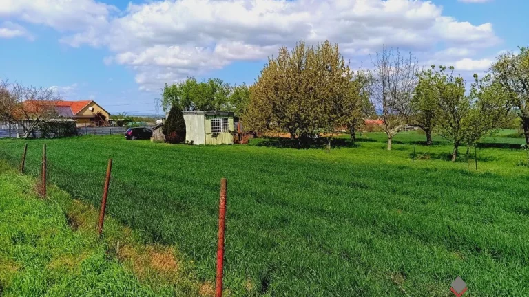 Na predaj stavebný pozemok 1678 m2 Bošany - Baštín 40 m x 42
