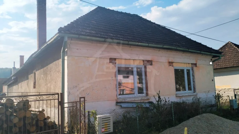 Zachovalý rodinný dom v tichej časti obce Horné Naštice na