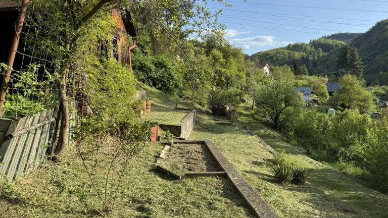 Chatka s pozemkom 1037m2 Zvolen