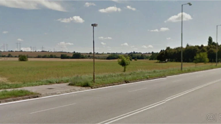 Veľký pozemok v Leviciach, Koháryho ul.,vedľa výpadovky