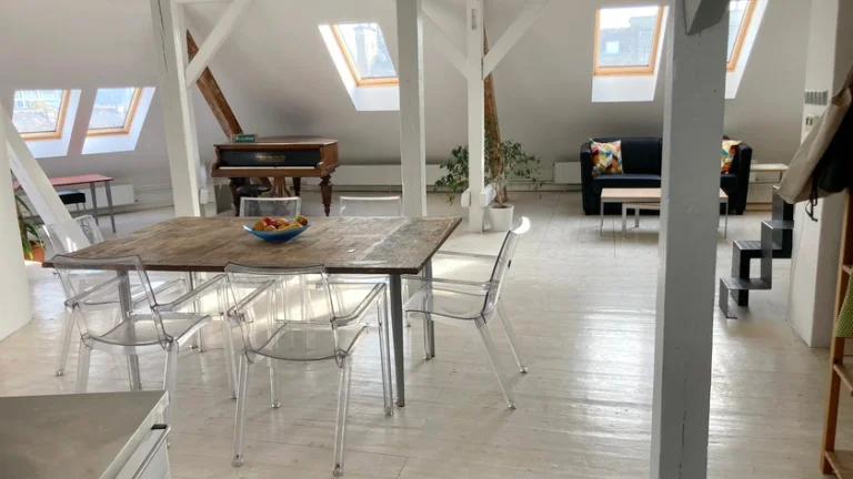Prenajmeme atypický byt - ateliér v Bratislave Staré Mesto.
