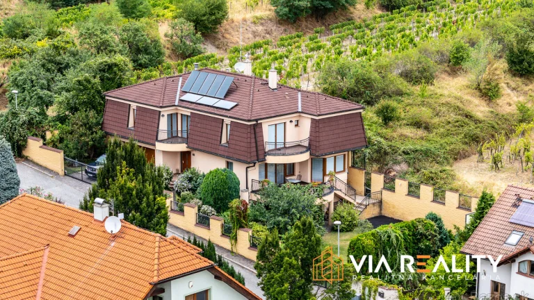 7-izbový rodinný dom, vnútorný bazén, sauna, dvojgaráž, harm
