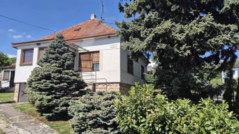 Starší RD pod lesom, pozemok 1351 m², Štitáre