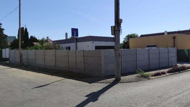 Dám do prenájmu garáž,sklad v Topolčanoch