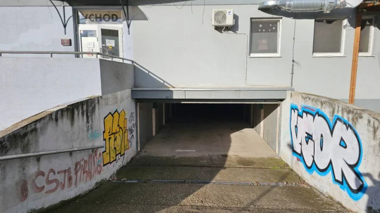 Predáme garáž v Šali pod býv.tržnicou ulica SNP pri Bille
