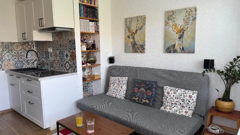 Zariadený 2 izbový byt s dvoma balkónmi - Bratislava Lamač
