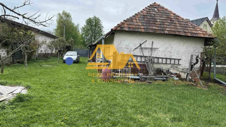 Predám dom s veľkým pozemkom v obci Černík
