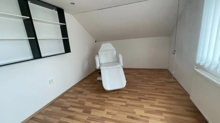 MH167 - Na prenájom kozmetický salón v Komárne