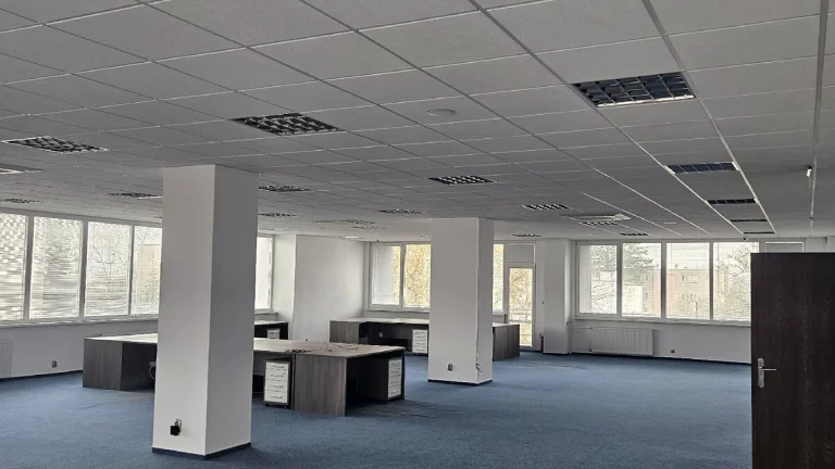 Kancelárske priestory 220m2 bývala Špedična firma