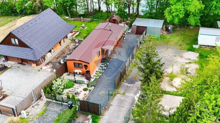 Dom na bývanie s plážou pri priehrade v Horných Orešanoch