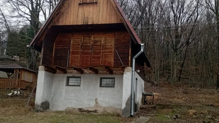 Chata s veľkým stavebným pozemkom, Kaluža/Kamenec - Šírava