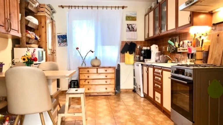 Kompletne prerobený 2 izbový byt s 3 pivnicami, Komárno