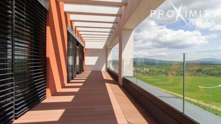 Na prenájom 3 izbový byt s priestrannou 27m2 terasou