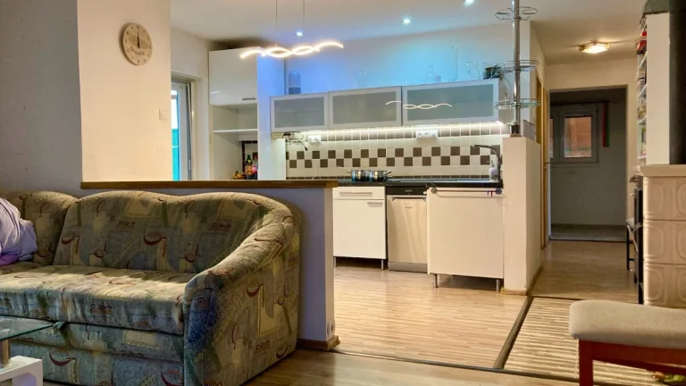 4-izbový rodinný dom s terasou, Nová Stráž, 728 m2