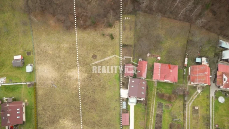 Exkluzívne na predaj priestranný stavebný pozemok 2834 m2, V