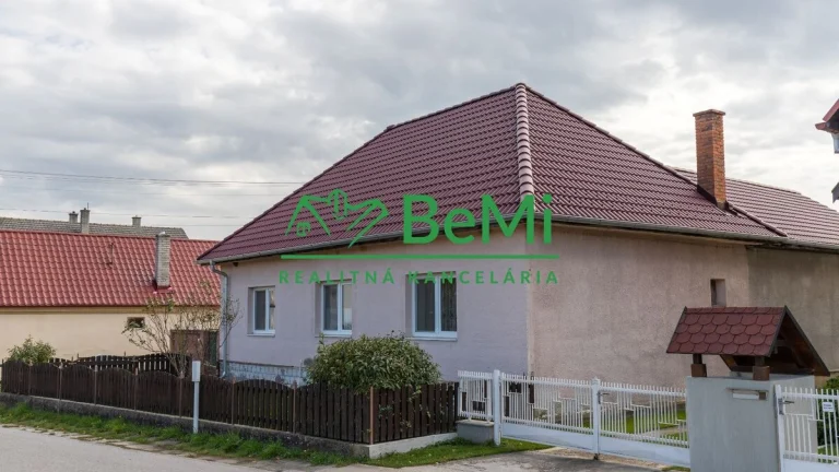 Na predaj 4-izbový rodinný dom v obci Chocholná-Velčice