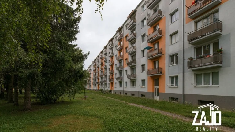 2-izbový čiastočne rekonštruovaný tehlový byt, 28. októbra