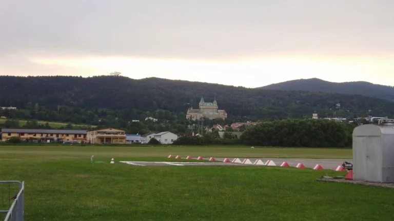 Na predaj pozemok pri letisku v Prievidzi