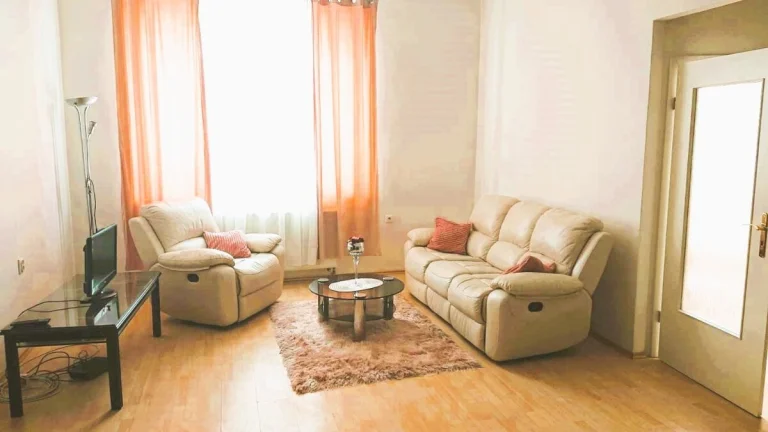 Zvolen, mesto – 3-izbový byt s loggiou a komorou, 85 m2
