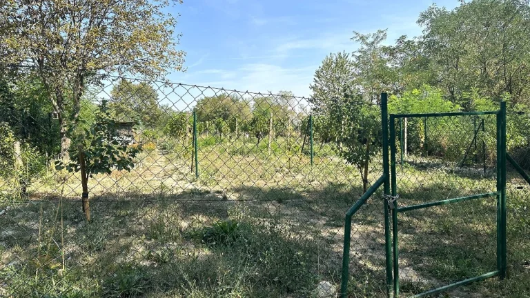 Pozemok 892 m2 v krásnom a tichom prostredí priamo pod lesom