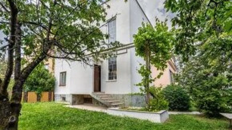 Rodinný dom, 3 podlažný 7-izbový, na tichom a vyhľadávanom m