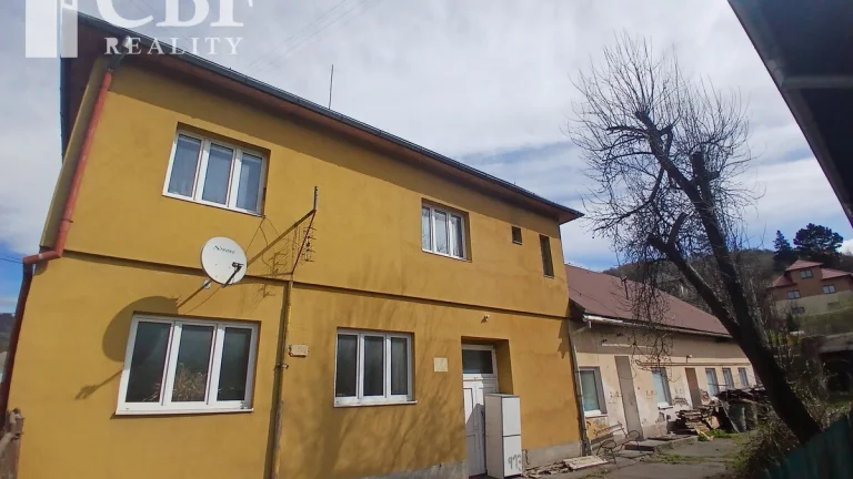NA PREDAJ ROZĽAHLÝ RODINNÝ DOM V DOBŠINEJ, OKRES ROŽŇAVA