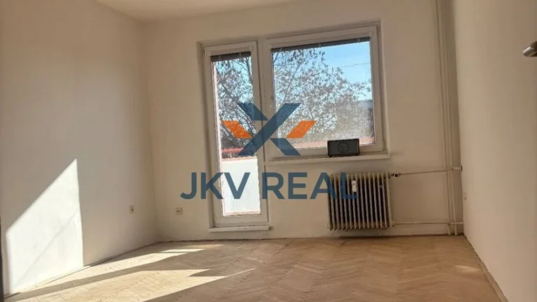 Ponúkame na predaj 2.5 izbový byt s balkónom